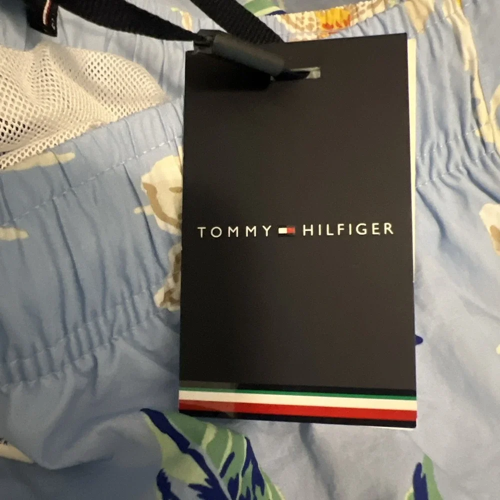 Tommy Hilfiger Men's Swim Trunks Shorts Tropical Beach Scene Print Size‎ M